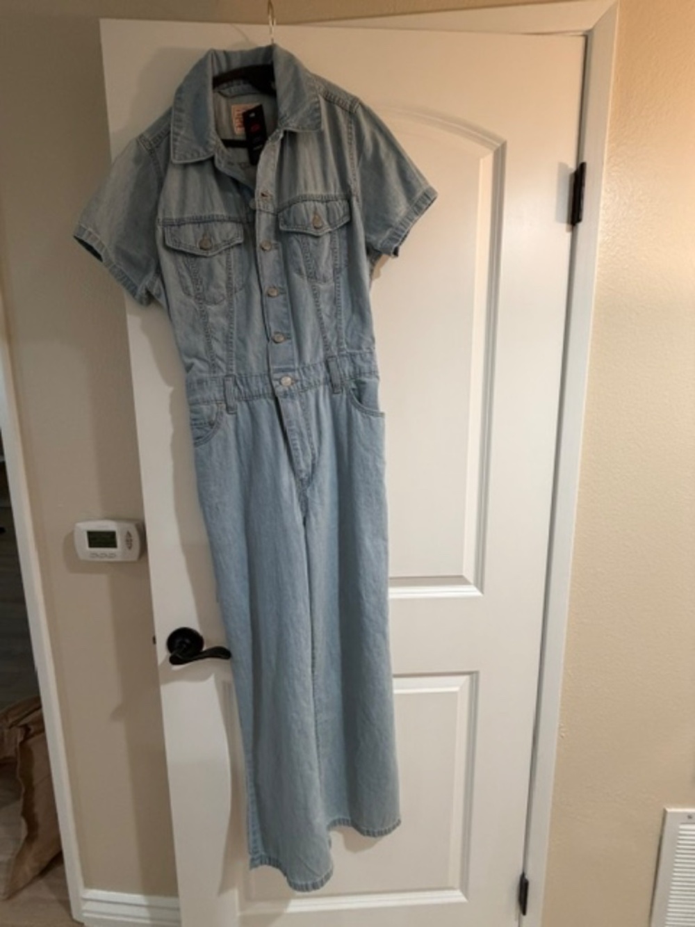 NWT Levi's Women's Type III Jumpsuit Forgotten Dream Medium Wash Size Small - Picture 9 of 9